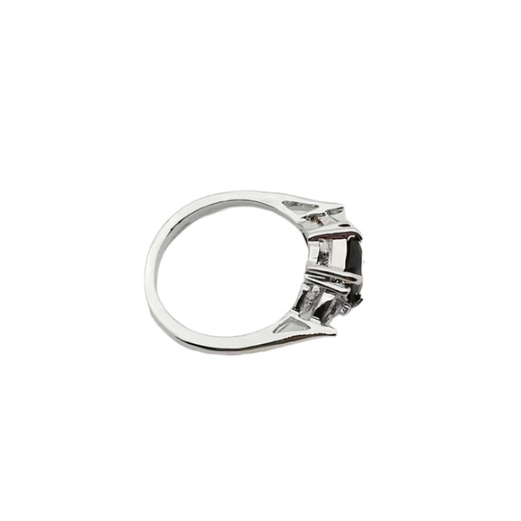 Black Square Stone with Heart Zircon Stones Silver Ring - Picture 3 of 7